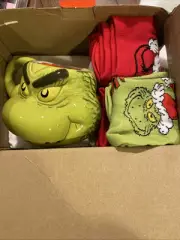 How The Grinch Stole Christmas 8 Pairs Of Socks & Sculpted Ceramic Mug Gift Set