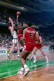 Michael Jordan Chicago Bulls goes up for a shot v Larry Bird Bosto- Old Photo