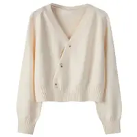 在飛比找ETMall東森購物網優惠-斜扣針織開衫短外套酒紅色毛衣