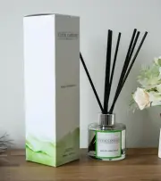 Pine & Cedarwood Reed Diffuser - , Luxury Diffuser Oil with a Set of 7 Fibre Sti