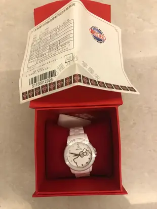 全球限量版 Hello kitty白陶瓷帶鑽手錶  含寶島鐘錶保證書手錶型號 只搶到一隻手錶手刀要快