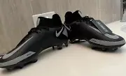 nike phantom football boots Size 11 US