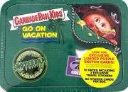 2021 TOPPS GARBAGE PAIL KIDS GO ON VACATION GREEN TIN