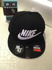 在飛比找Yahoo!奇摩拍賣優惠-全新正品 NIKE SNAPBACK 黑白 黑色 立體 刺繡