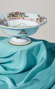 [Moda Domus] Carnation Footed Serving Bowl