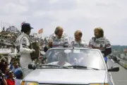 Hans-Joachim Stuck Derek Bell Al Holbert Porsche 962C 1st po Le Mans '86 Photo 1