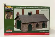Bachmann 44-0198G OO Gauge Narrow Gauge Blacksmiths and Wagon Workshop Green