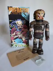 VINTAGE 1995 BILLIKEN PREDATOR HUNT HAS BEGUN WIND UP TIN TOY ROBOT (MIB)