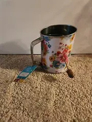 Brand New Pioneer Woman Breezy Blossom Sifter!!!