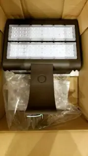 (C) STRAITS LED LIGHT SL923FLF 80W 5000K WALL PACK 30180142 18X14X12 BRONZE