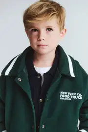 [Cotton On Kids] Cotton On Kids - Caleb Coaches Bomber Jacket - Varsity green/ny food truck 3-4 VARSITY GREEN/NY FOOD TRUCK