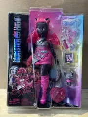 2024 Monster High G3 Catty Noir Fashion Doll w/ Pet Amulette