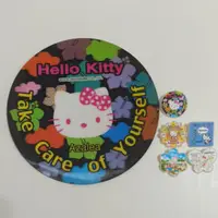 在飛比找蝦皮購物優惠-7-11統一超商Hello Kitty凱蒂貓花花紀念章徽章胸