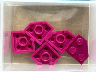 LEGO Parts - Magenta Wedge, Plate 2 x 2 Cut Corner - No 26601 - QTY 5