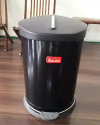 在飛比找Yahoo!奇摩拍賣優惠-ihouse 不鏽鋼踏式垃圾桶 垃圾筒 黑 12L