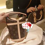 免運 LV 路易威登 M43587 DUFFLE 經典老花單肩包 斜挎包 水桶包 薯條包 S鎖扣 手提包