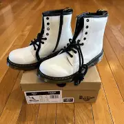 New DR. MARTENS 1460 J White Patent Leather Lamper Lace Up Zip Combat Boots Sz 3