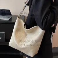 在飛比找樂天市場購物網優惠-復古通勤大容量包包女秋冬簡約休閒水桶包小眾時尚單肩側背包【時