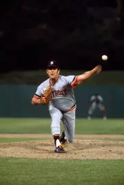 Mickey Lolich Detroit Tigers pitches against the Baltimore Orioles- Old Photo 2