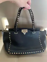 在飛比找Yahoo!奇摩拍賣優惠-二手 Valentino Rockstud Small Le