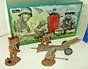Britains 17249 WW2 Squads Range, US 75mm Pack Howitzer & 3 Crew in 1:32 Scale.