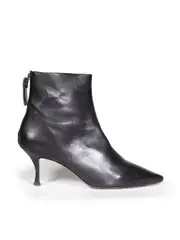 Black Point Toe Leather Boots