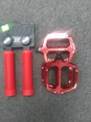 Haro Fussion pedals 9/16 red /Odi grips & pedal wrench