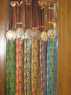 1 Pair Wooden Chopsticks In Fabric Sleeve Coconut Shell Elephant - Random Pick