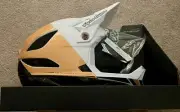 TROY LEE DESIGNS Stage Nova MIPS MTB Helm honey Downhill Mountainbike Size M/L