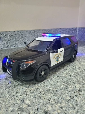 California Highway Patrol - Ford Explorer w/ All Flashing Lights