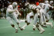 Linebacker Ted Hendricks Oakland Raiders drops back into pass cov- 1976 Photo