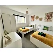 Unique Indian Inspired Townhouse Sleeps 11 In Northampton