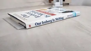 Our Iceberg Is Melting: Changing And Succ【T2／大學理工醫_GCE】書寶二手書