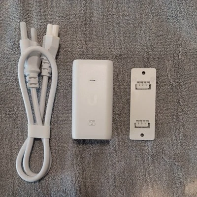 Ubiquiti U-POE-af Switching Gigabit PoE Injector GP-V480-032G + Mounting Bracket