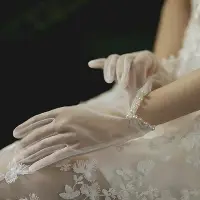 在飛比找Yahoo!奇摩拍賣優惠-緞面復古手套網紗短款蕾絲結婚秀禾婚紗新娘珍珠手套冬季loli
