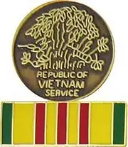 [VetFriends.com] Vietnam Veteran Service with Vietnam Ribbon lapel pin, 1.25 x 0.64 Inches, Alloy Steel, no gemstone