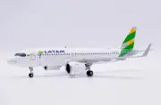 JC Wings XX20450 LATAM Airbus A320neo Brazil Flag PR-XBG Diecast 1/200 Jet Model