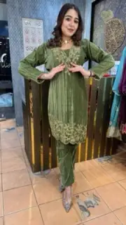 Green Blooming Velvet Kurta Pant Set with Embroidery Work