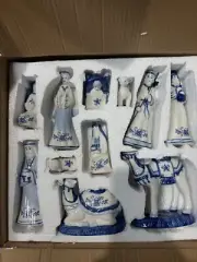Kurt Adler 1.97-Inch by 6.7-Inch Porcelain Delft Blue 11-Piece Nativity Set