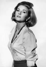 Daniela Bianchi in a studio glamour publicity pose for the 1963 Ja- Old Photo