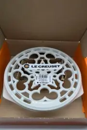 Le Creuset Round Trivet Vapeur French Stoneware, New with Box