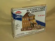 TRAIN MODEL BUILDING UNDER DEMOLITION DISPLAY POWER N SCALE NEW NO 1500 56 PCS.