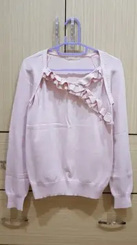 在飛比找Yahoo!奇摩拍賣優惠-By3 專櫃 粉色交錯荷葉雪紡波浪手縫亮片長袖厚針織上衣 F
