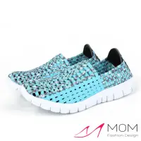 在飛比找momo購物網優惠-【MOM】繽紛馬卡龍色系呼吸透氣縷空彈力編織鞋 休閒鞋(湖藍