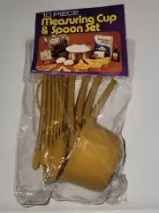 New Vintage 1982 Unopened 10 pc Plastic Measuring Cup Spoon Set New Kitchen tool