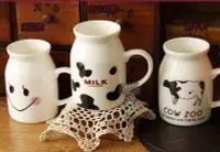 在飛比找Yahoo!奇摩拍賣優惠-日式zakka．可愛雜貨-鄉村風乳牛圖案．牛奶造型  陶瓷手