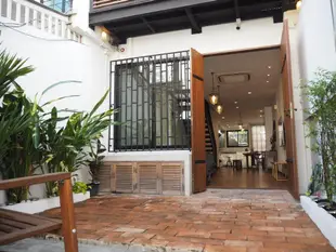 素坤逸路的4臥室獨棟住宅 - 200平方公尺/3間專用衛浴Splendid Wooden furnished home in Ekamai/Thonglo