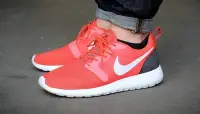 在飛比找Yahoo!奇摩拍賣優惠-[MR.CH]NIKE ROSHE RUN ROSHERUN