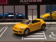 2019 VOLKSWAGEN BEETLE CONVERTIBLE Diorama Collectible DieCast Model 1:64 LOOSE