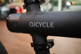 小哲居 QICYCLE騎記EF1 16吋摺疊電動輔助自行車 消光黑 重量僅15.4KG 有閃電標章